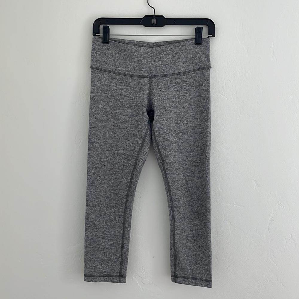 Lululemon Heather Grey Cropped Wunder Under 6 23”